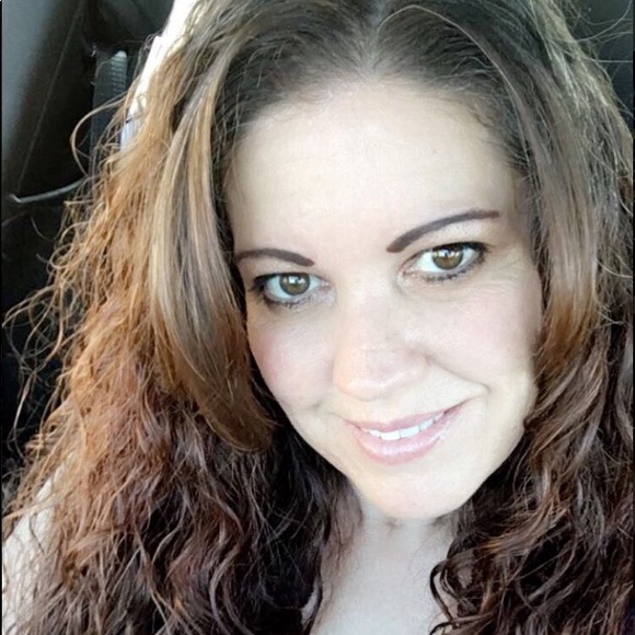 Meet your Posher, Candice - Picture 1 of 5